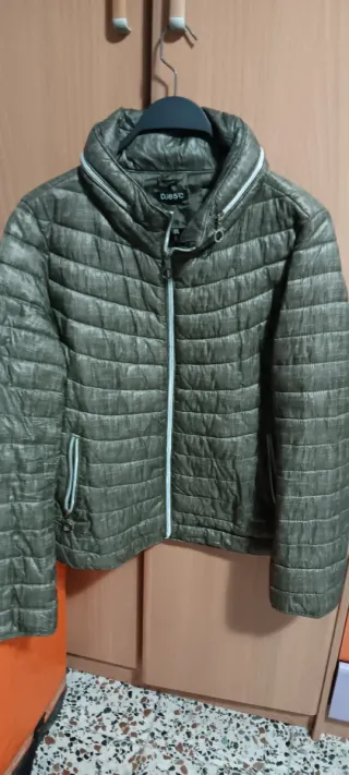 Chaquetas  Verde Oliva y granate 8 unidad