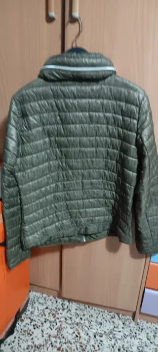 Chaquetas  Verde Oliva y granate 8 unidad