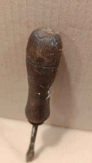 Destornillador antiguo