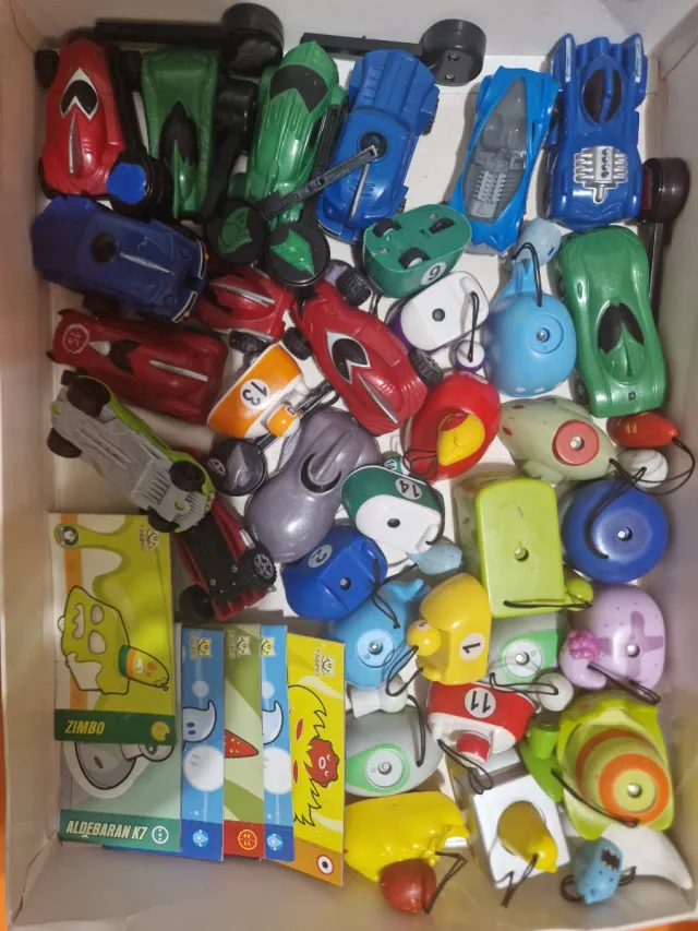 Macchinine giocattolo assortite