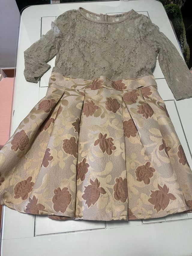 Vestido beige y rosa con encaje