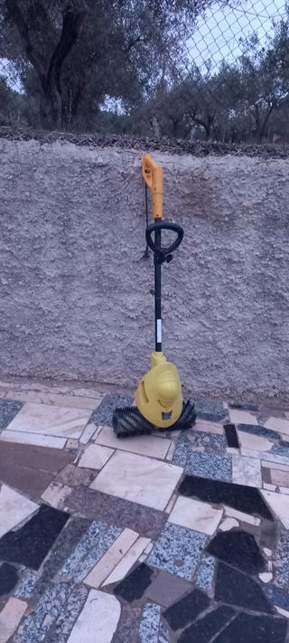 Cepillo eléctrico para césped artificial