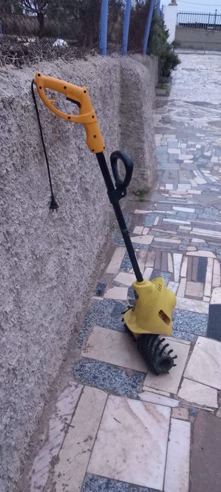 Cepillo eléctrico para césped artificial