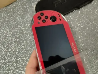 PS Vita OLED Rosso 128GB con schermo nuovo
