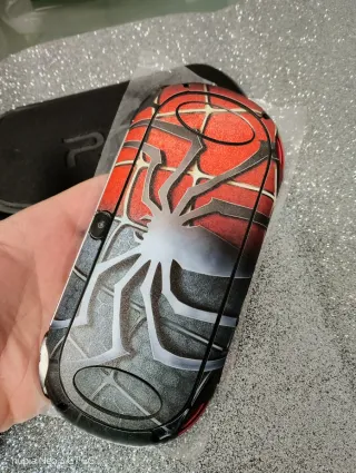 PS Vita OLED Rosso 128GB con schermo nuovo