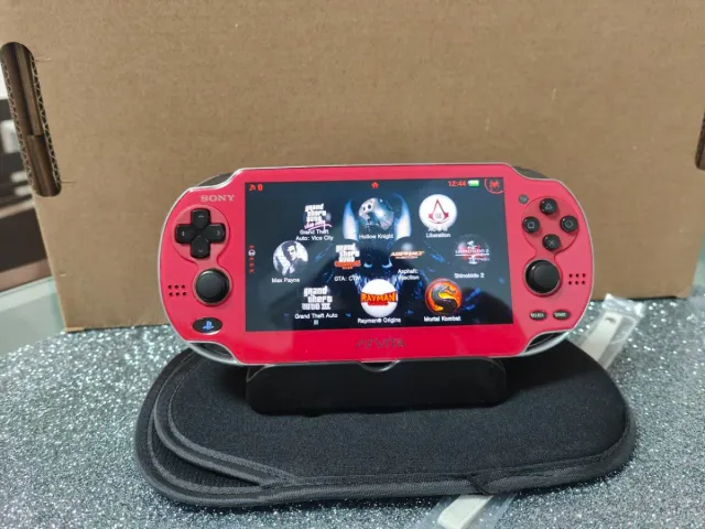 PS Vita OLED Rosso 128GB con schermo nuovo