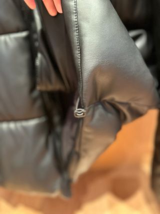 Cazadora acolchada efecto piel Zara