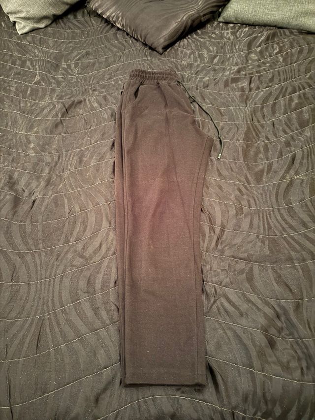 Pantaloni neri con lacci e molla