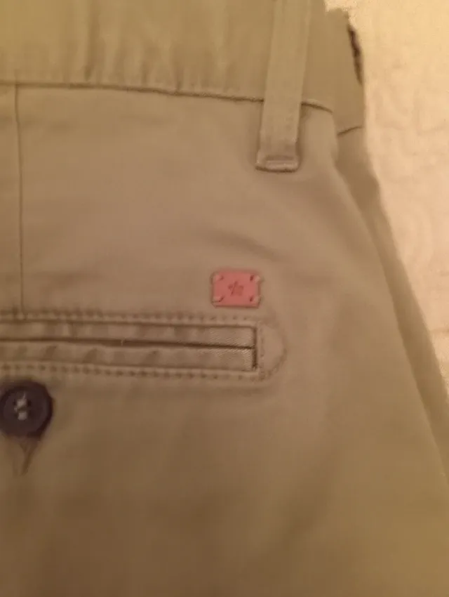 Pantalón chino Celio verde oliva