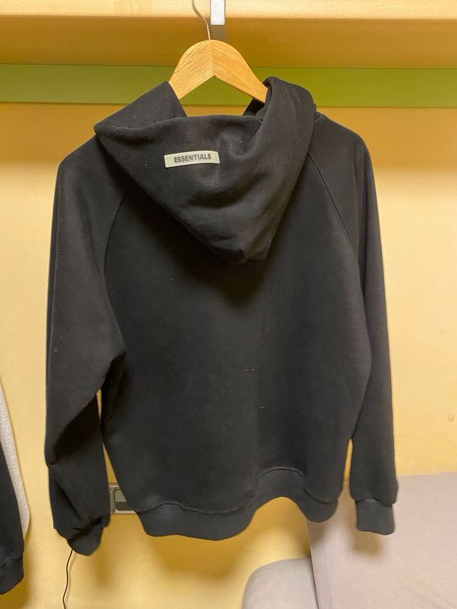 Sudadera ESSENTIALS Negra