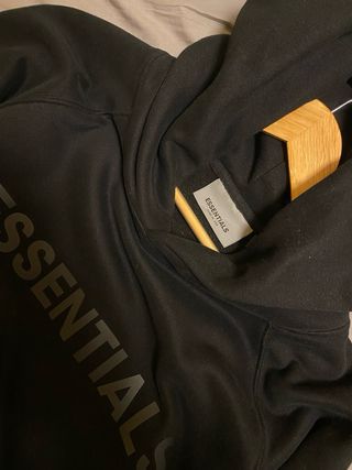 Sudadera ESSENTIALS Negra