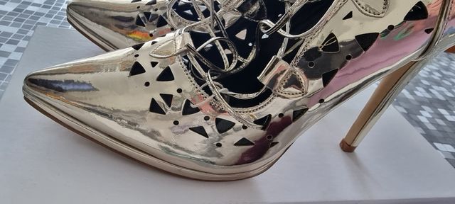 Scarpe donna oro con lacci