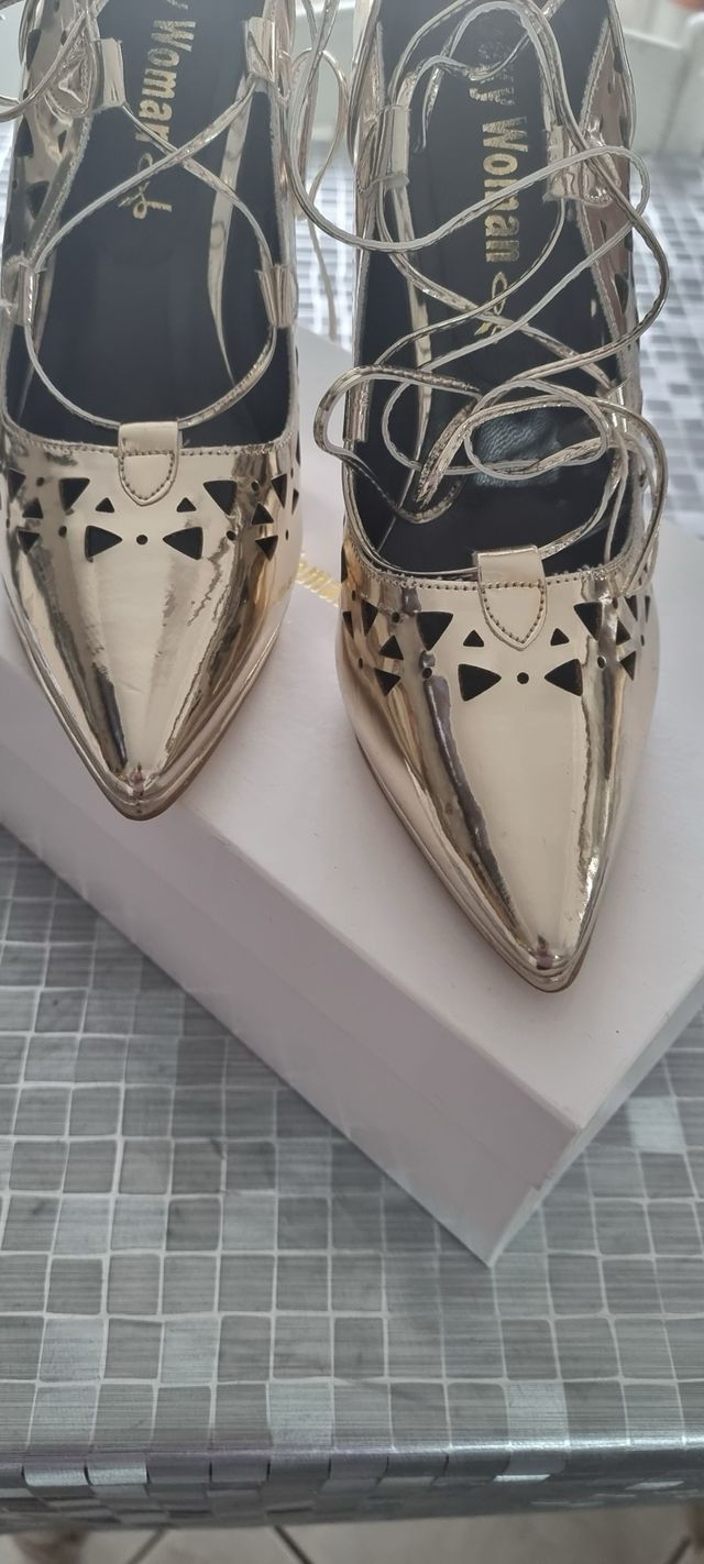 Scarpe donna oro con lacci