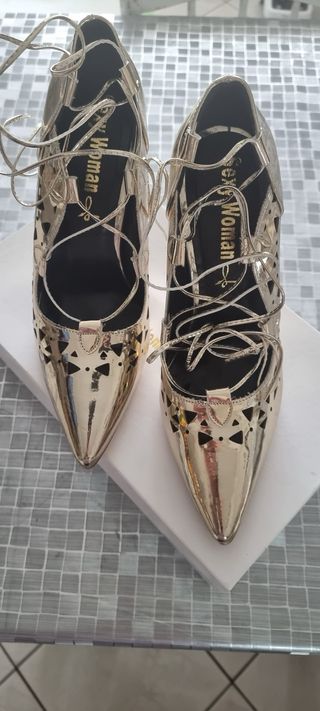 Scarpe donna oro con lacci