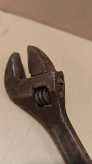 Llave inglesa antigua