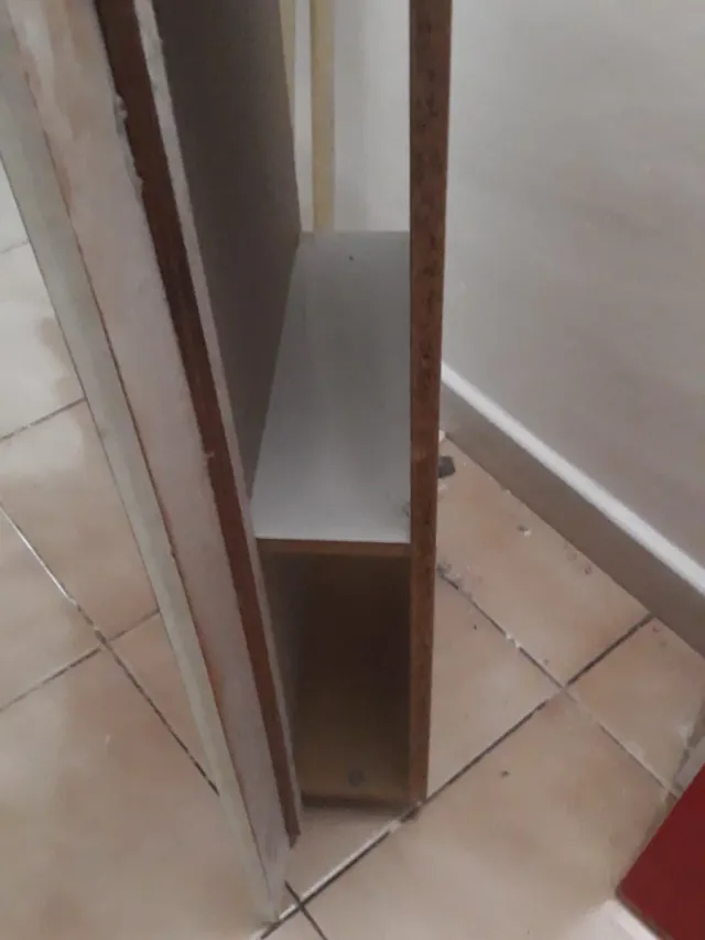 Escritorio infantil rojo