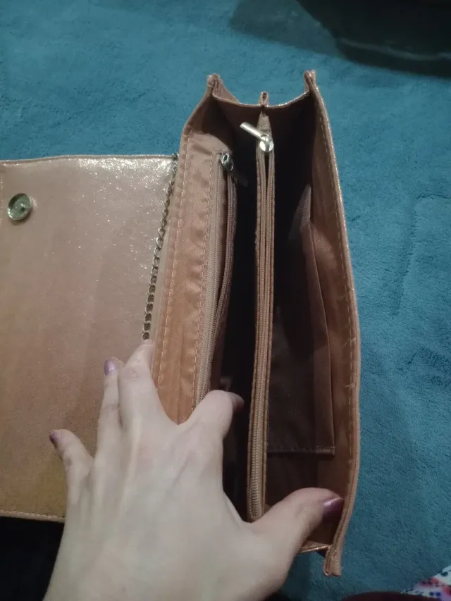 Bolso de fiesta rosa brillante con cadena