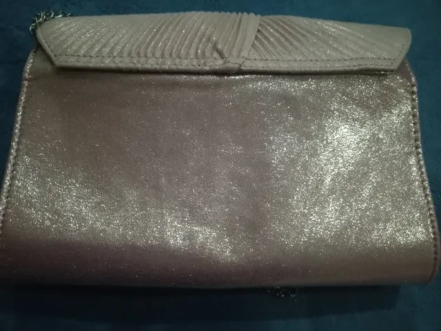 Bolso de fiesta rosa brillante con cadena