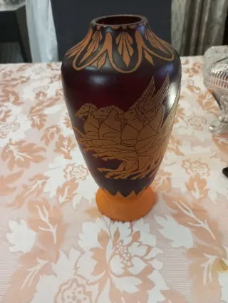 Vaso in vetro con dettagli in rilievo