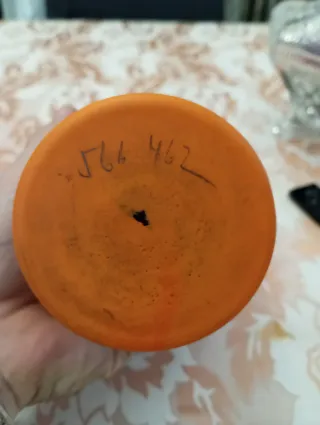 Vaso in vetro con dettagli in rilievo