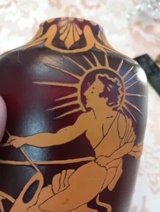 Vaso in vetro con dettagli in rilievo