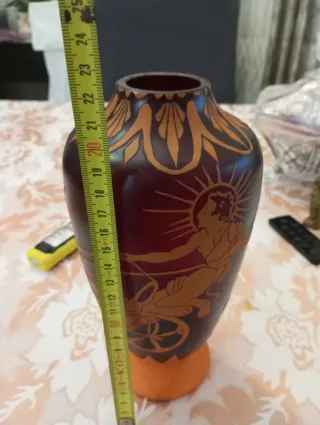 Vaso in vetro con dettagli in rilievo