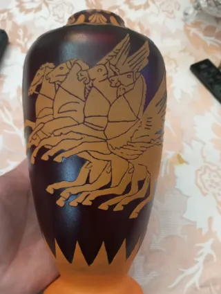 Vaso in vetro con dettagli in rilievo