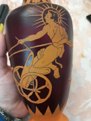 Vaso in vetro con dettagli in rilievo