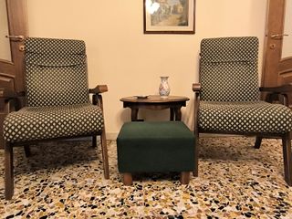 Poltrone soggiorno con tavolino e poggiapiedi