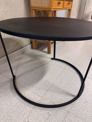 Tavolo rotondo in acciaio nero