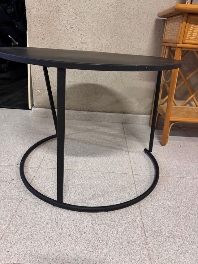 Tavolo rotondo in acciaio nero