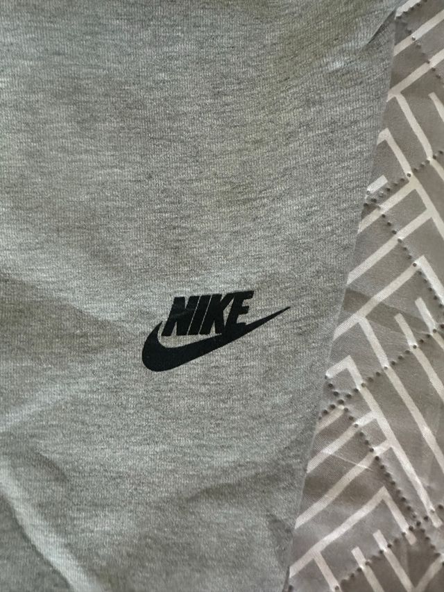 Pantalones Nike Grises