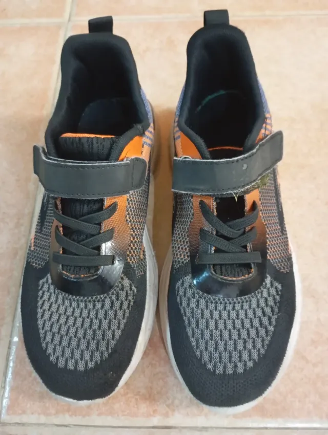 Deportivas niño talla 36