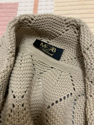 Poncho de malha com botões