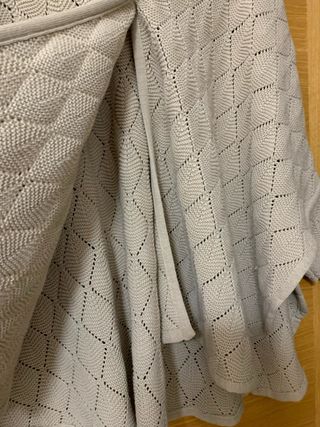 Poncho de malha com botões