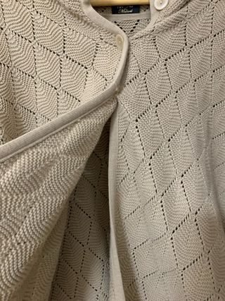 Poncho de malha com botões