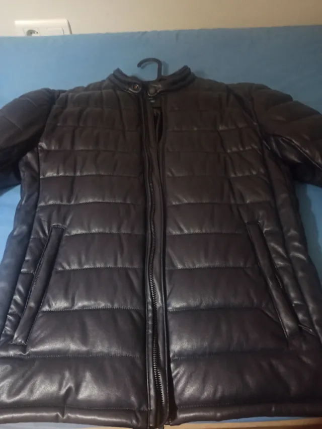 Americana negra de terciopelo