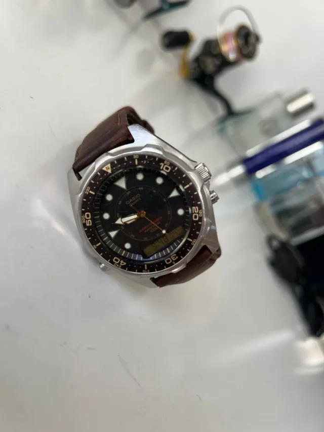 Reloj Casio Analógico-Digital Marrón