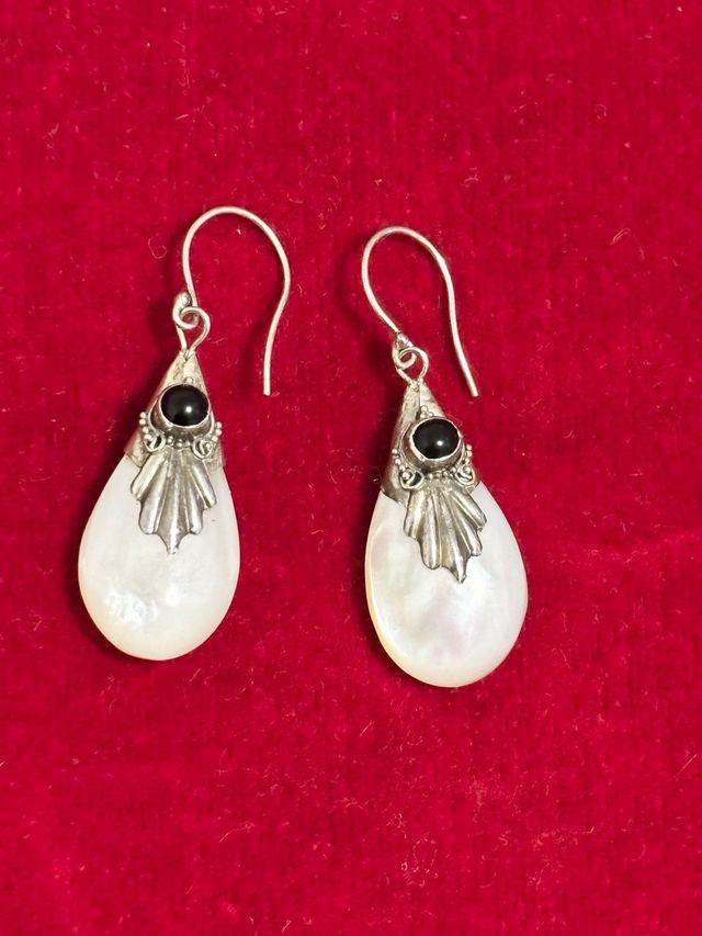 Pendientes antiguos de plata nacar y azabache