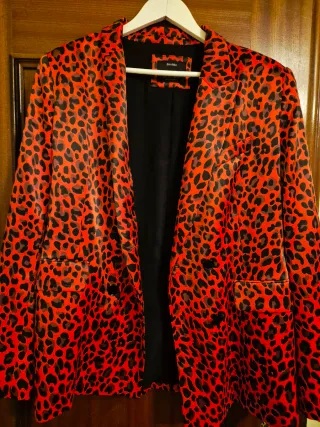 Chaqueta Bershka Estampado Leopardo Roja