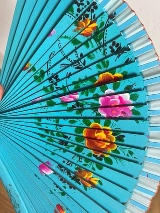 Abanico Pintado a Mano Único Nuevo con Etiqueta