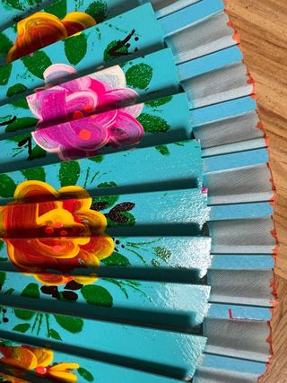Abanico Pintado a Mano Único Nuevo con Etiqueta