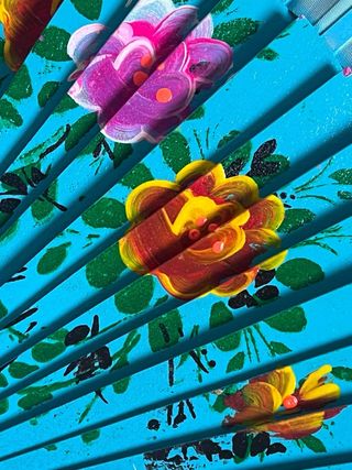 Abanico Pintado a Mano Único Nuevo con Etiqueta