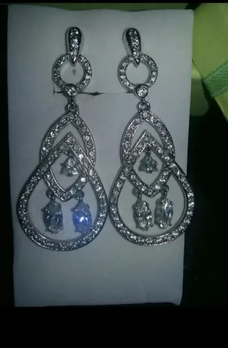 Pendientes de plata nuevos a estrenar