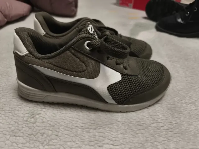 Zapatillas niña verde y blanco