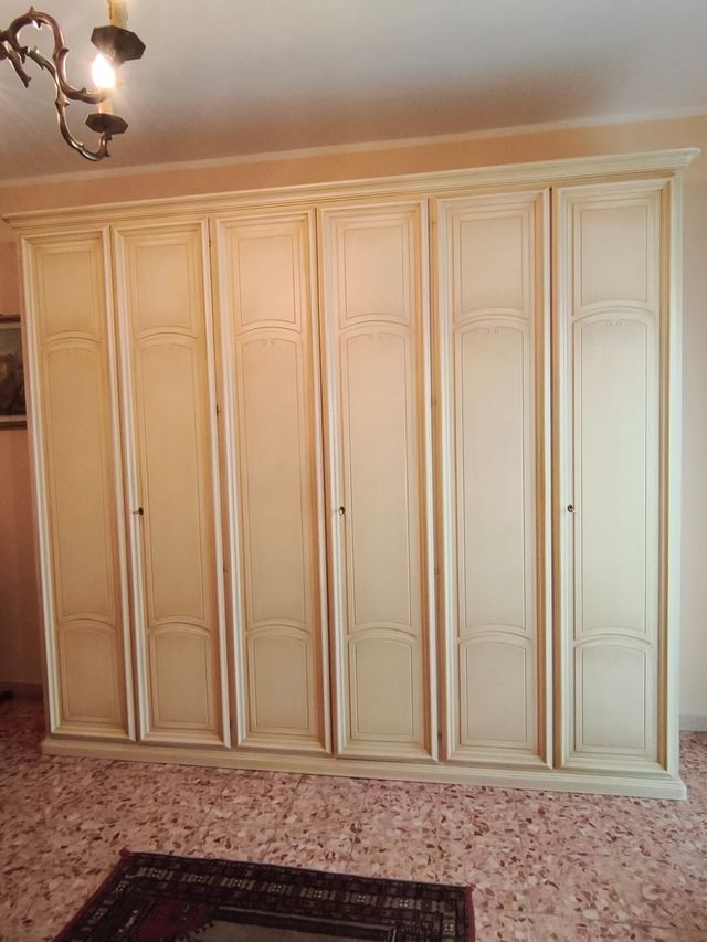 Camera da letto completa in legno