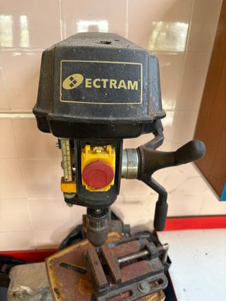 Taladro de columna profesional ECTRAM