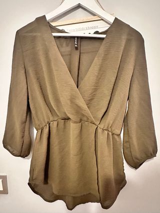 Blusa verde cruzada