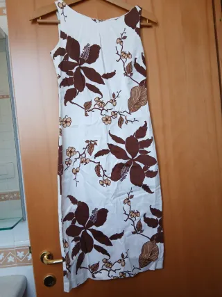 Abito floreale marrone e bianco