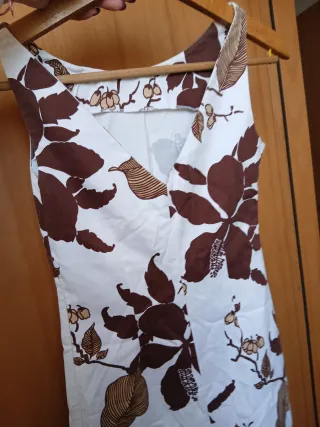 Abito floreale marrone e bianco